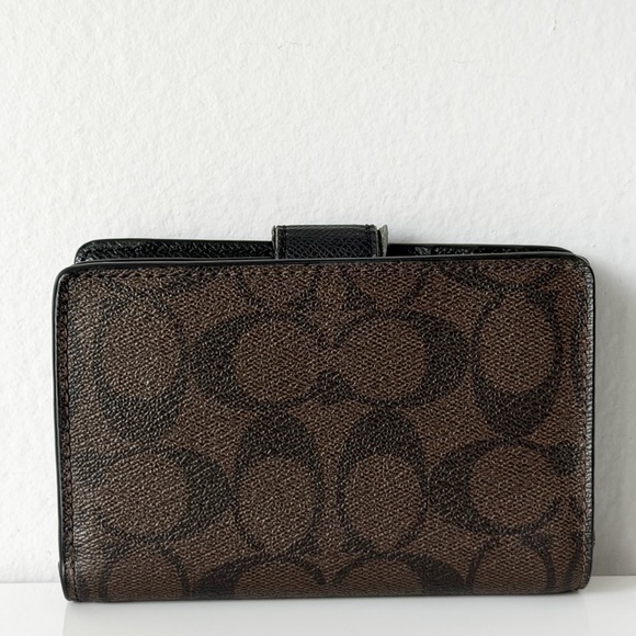 Coach Signature Small Wallet - Picture 4 of 9